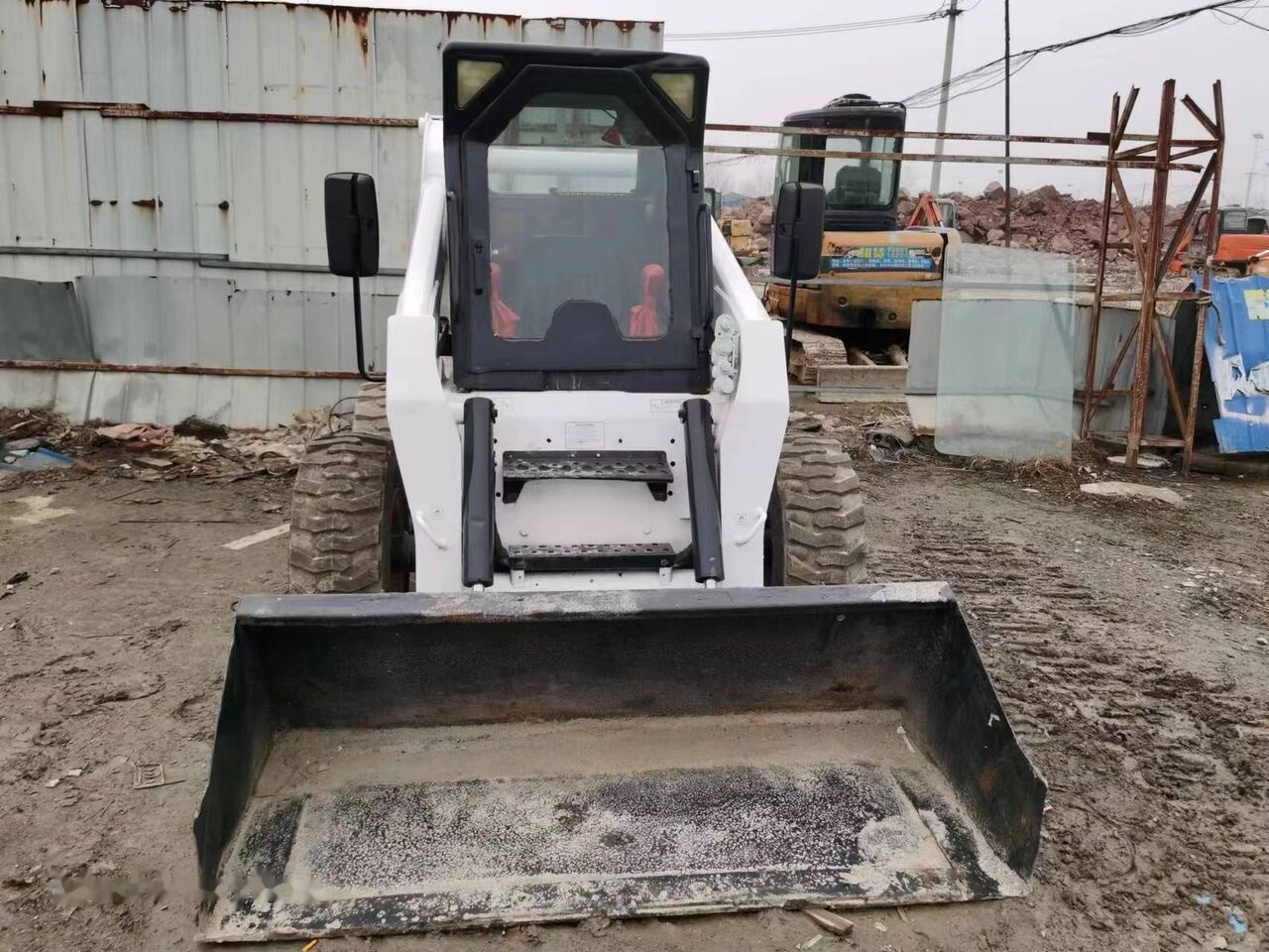 Skid steer loader Bobcat S300: picture 6