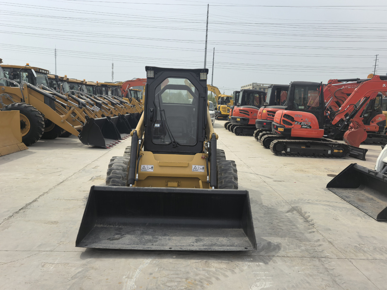 CAT 246D - Skid steer loader: picture 2 CAT 246D - Skid steer loader: picture 2
