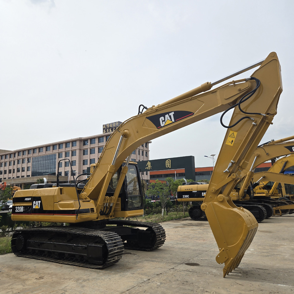 CATERPILLAR 320BL - Crawler excavator: picture 3 CATERPILLAR 320BL - Crawler excavator: picture 3