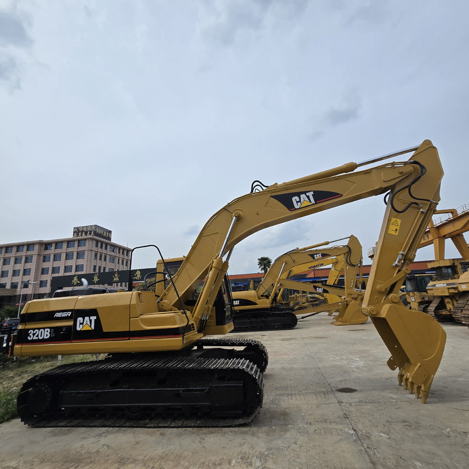 CATERPILLAR 320BL - Crawler excavator: picture 1 CATERPILLAR 320BL - Crawler excavator: picture 1