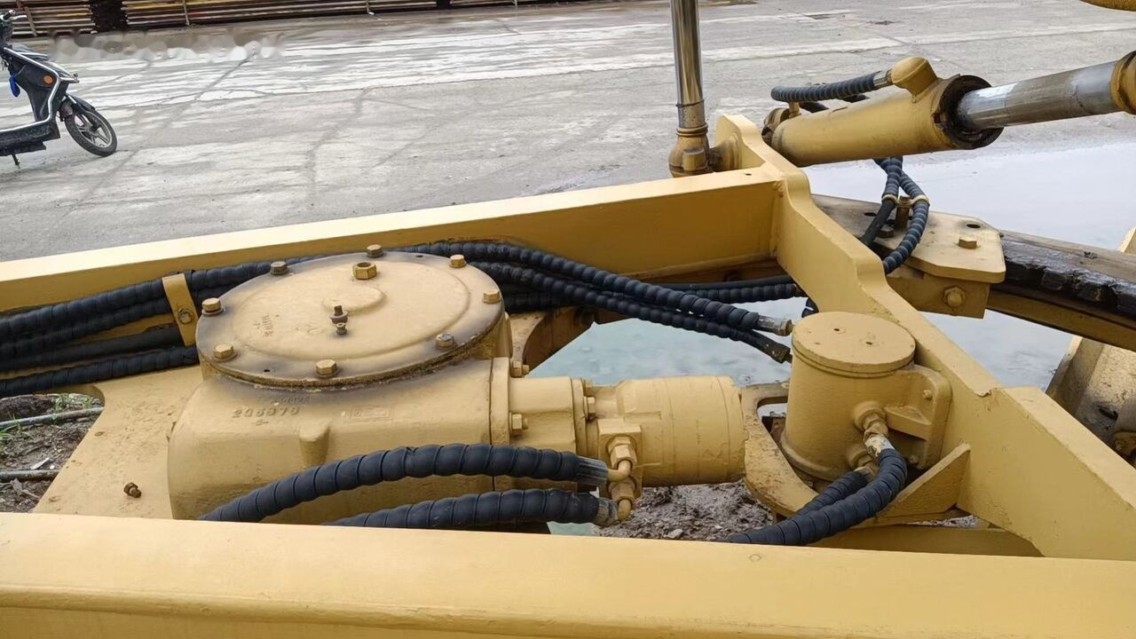 Lease a Caterpillar 140H Caterpillar 140H: picture 8
