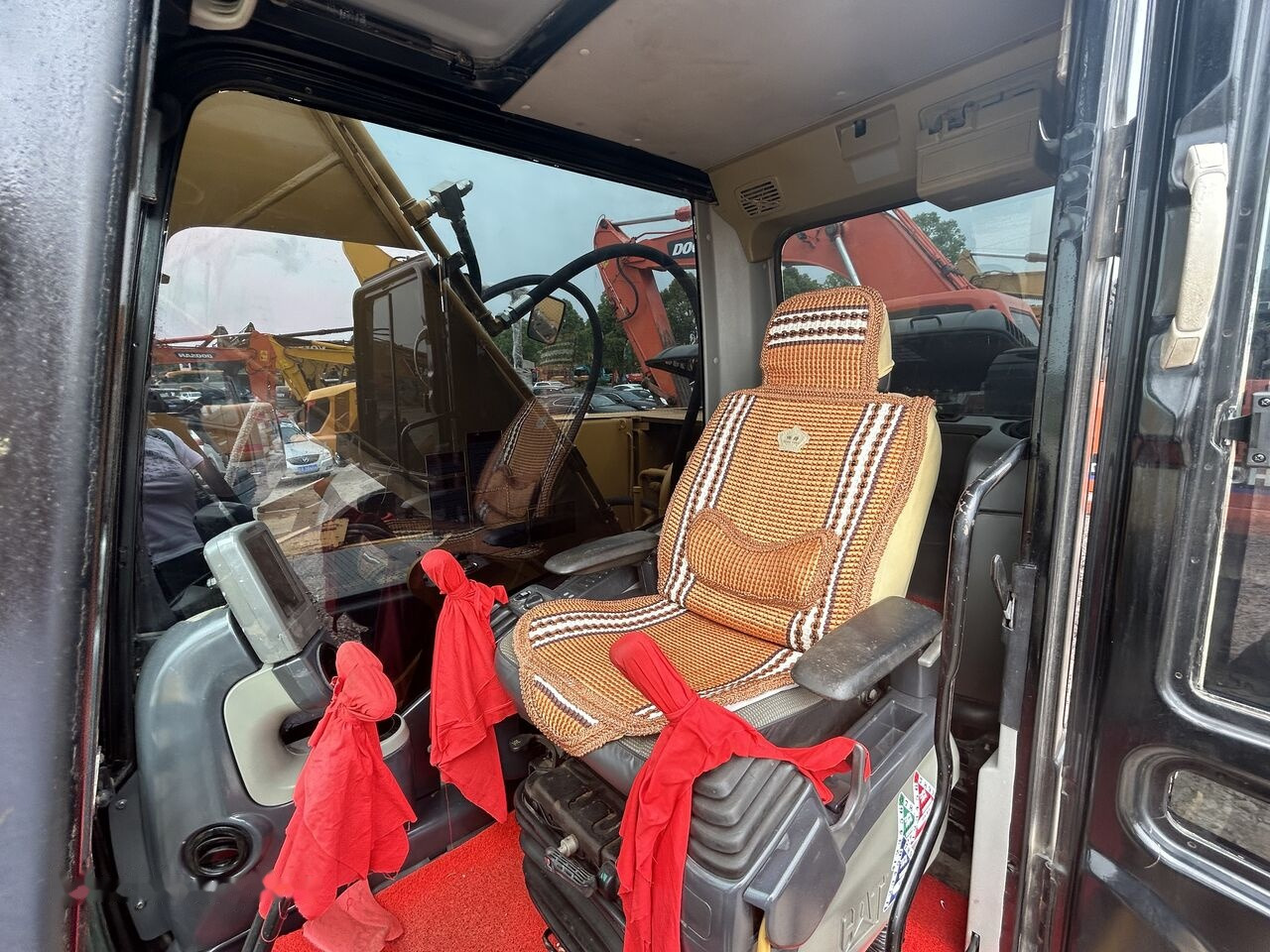 Caterpillar 320D2 - Crawler excavator: picture 2 Caterpillar 320D2 - Crawler excavator: picture 2