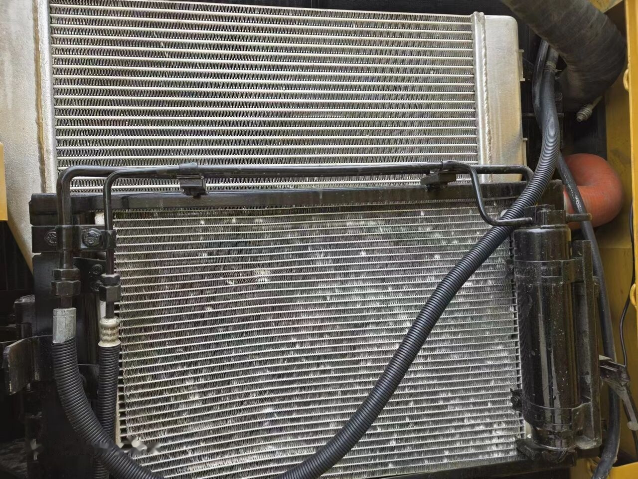 Crawler excavator Caterpillar 320D2: picture 13