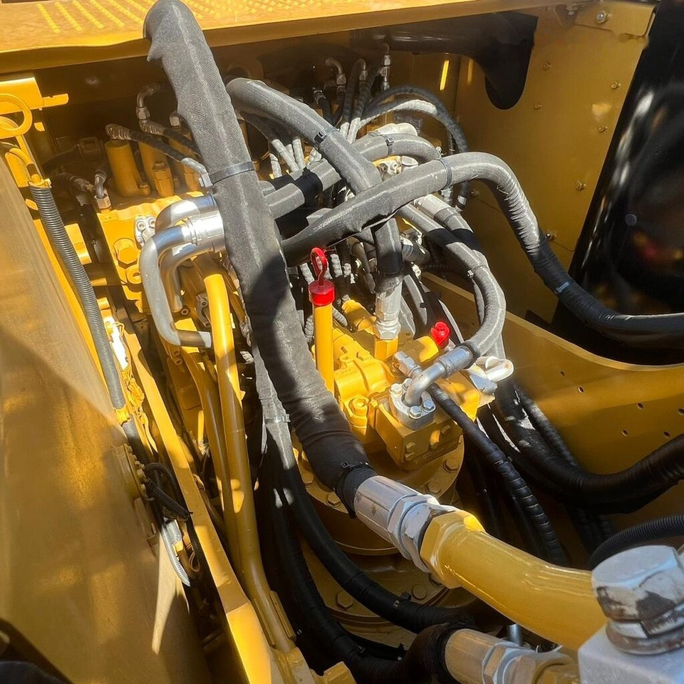 Caterpillar 320D2 - Crawler excavator: picture 3 Caterpillar 320D2 - Crawler excavator: picture 3