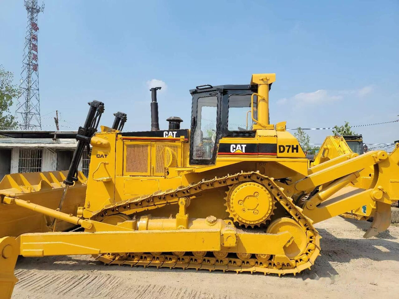 Caterpillar D7H - Bulldozer: picture 1 Caterpillar D7H - Bulldozer: picture 1