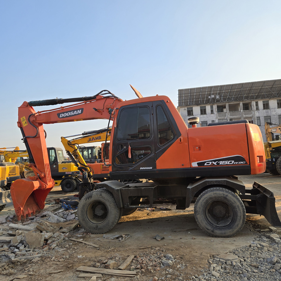 Doosan DX150W-9C - Wheel excavator: picture 1 Doosan DX150W-9C - Wheel excavator: picture 1
