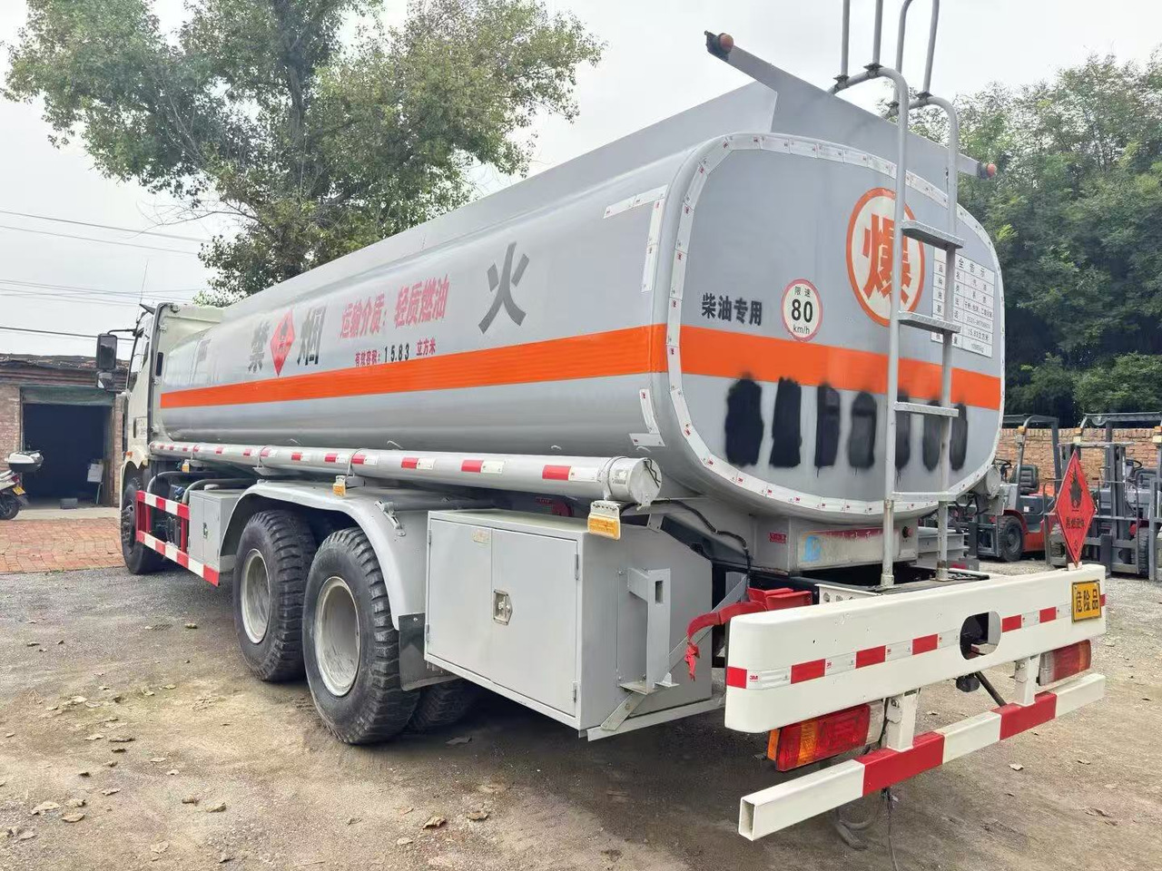 FAW tanker truck - Tank truck: picture 2 FAW tanker truck - Tank truck: picture 2