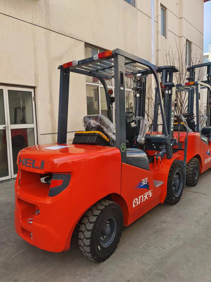 HELI FD30 - Diesel forklift: picture 1 HELI FD30 - Diesel forklift: picture 1