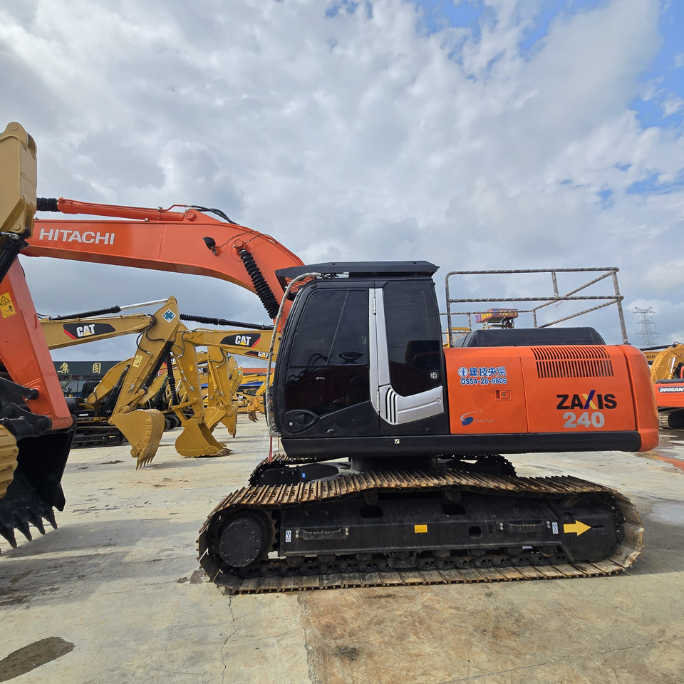 HITACHI ZX240 - Crawler excavator: picture 1 HITACHI ZX240 - Crawler excavator: picture 1