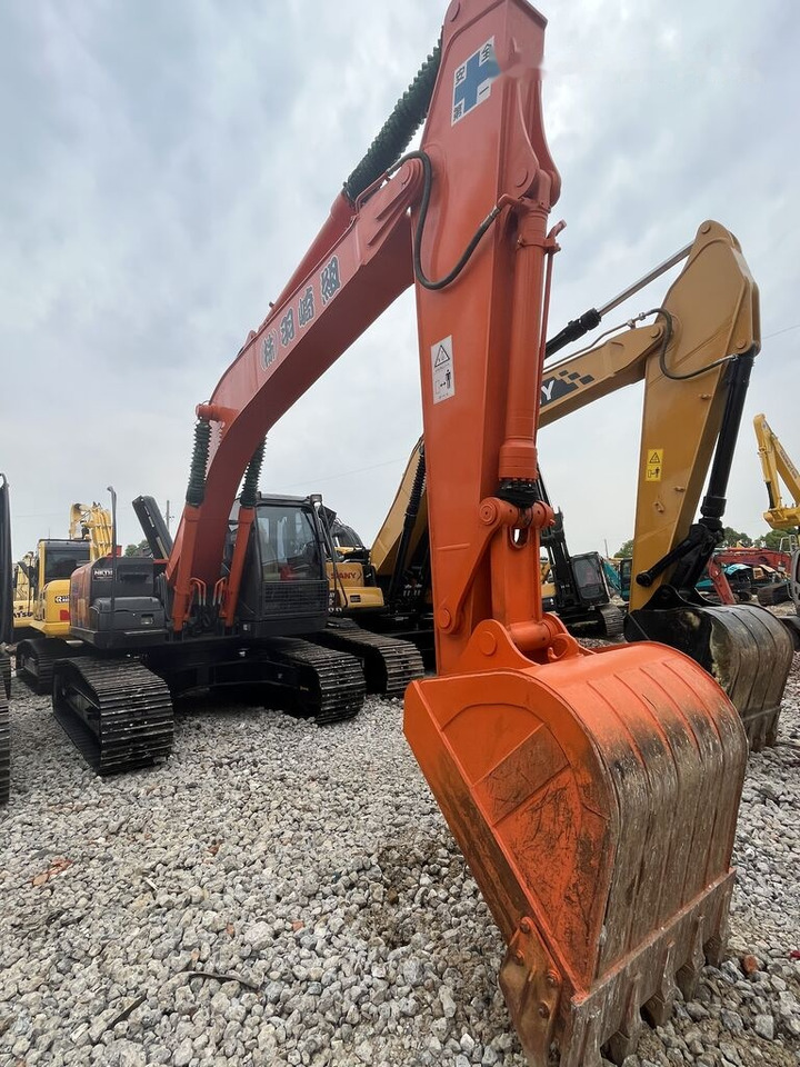 Hitachi ZX200 - Crawler excavator: picture 3 Hitachi ZX200 - Crawler excavator: picture 3