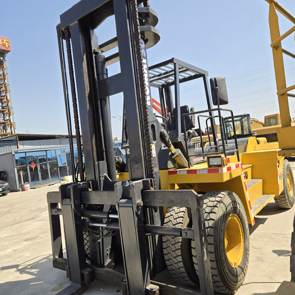 Komatsu FD200 - Diesel forklift: picture 5 Komatsu FD200 - Diesel forklift: picture 5
