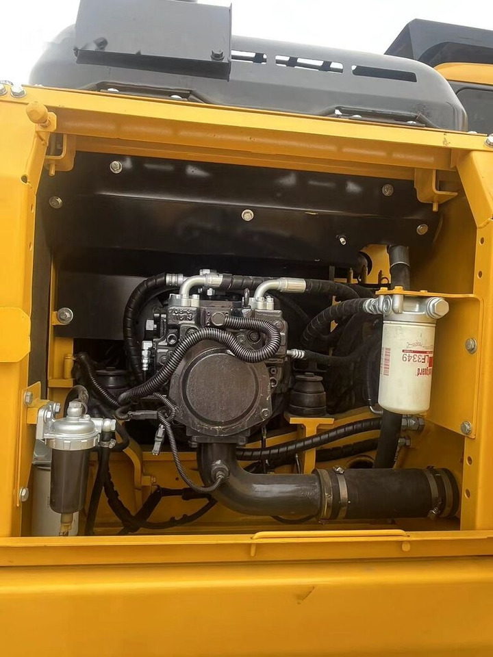 Crawler excavator Komatsu PC160: picture 12