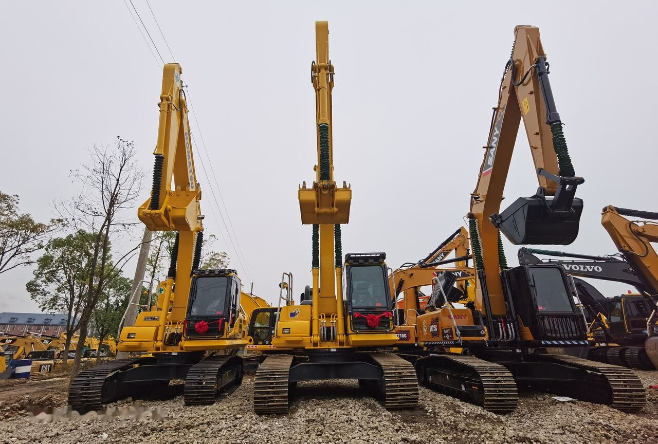 Komatsu PC220-8 - Crawler excavator: picture 4 Komatsu PC220-8 - Crawler excavator: picture 4