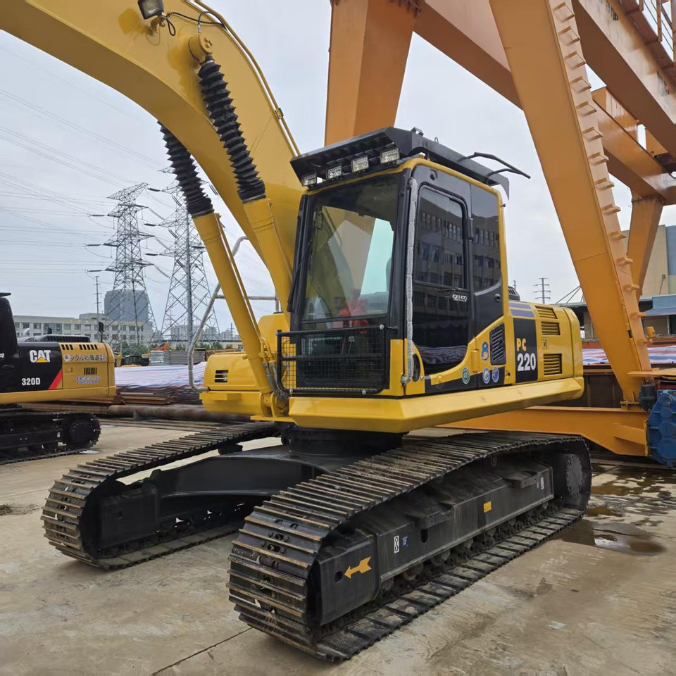 Komatsu PC220-8 - Crawler excavator: picture 4 Komatsu PC220-8 - Crawler excavator: picture 4