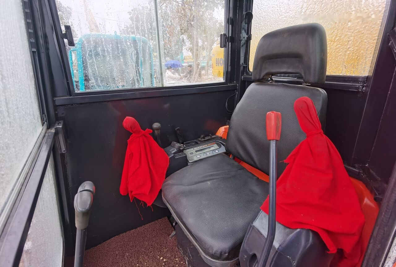 Mini excavator Kubota U35: picture 8