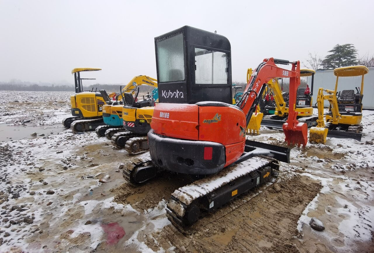 Mini excavator Kubota U35: picture 7
