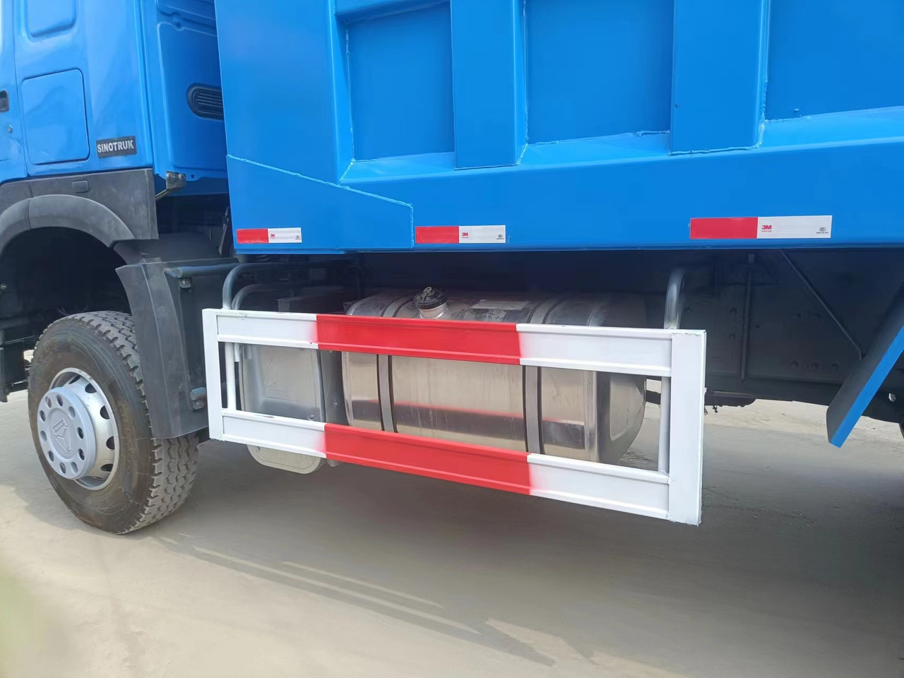 Tipper SINOTRUK HOWO 6x4: picture 9