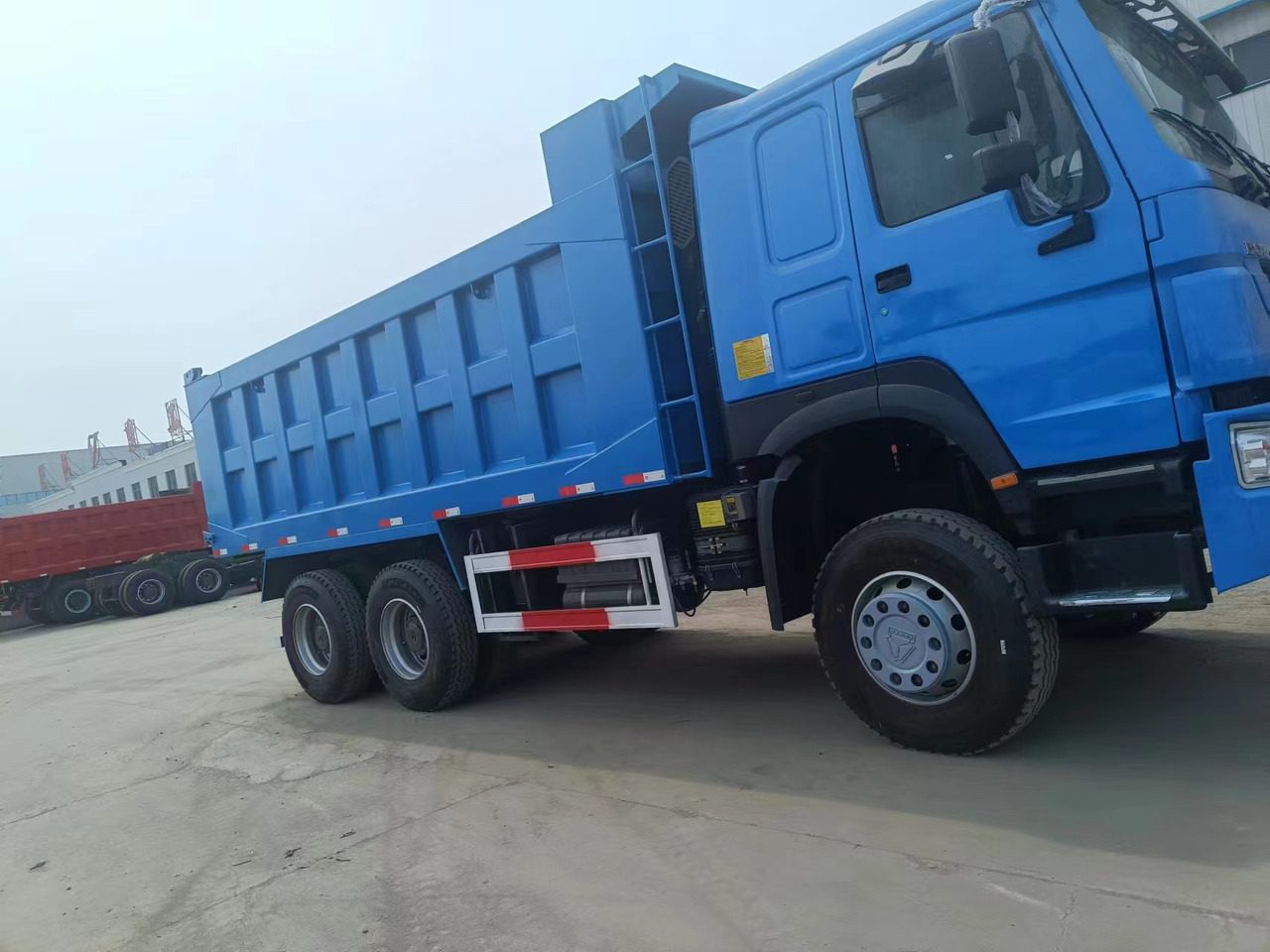 Tipper SINOTRUK HOWO 6x4: picture 6