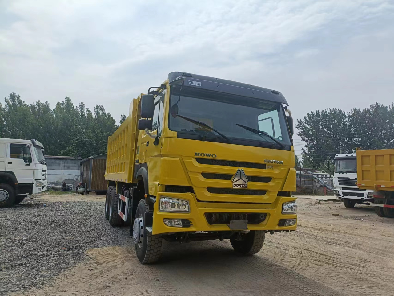 SINOTRUK HOWO - Tipper: picture 1 SINOTRUK HOWO - Tipper: picture 1