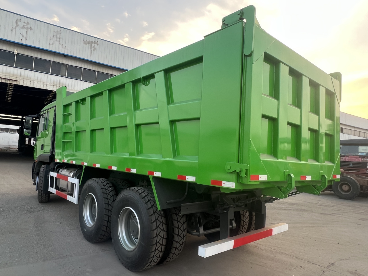 Tipper SINOTRUK TX 6x4: picture 6