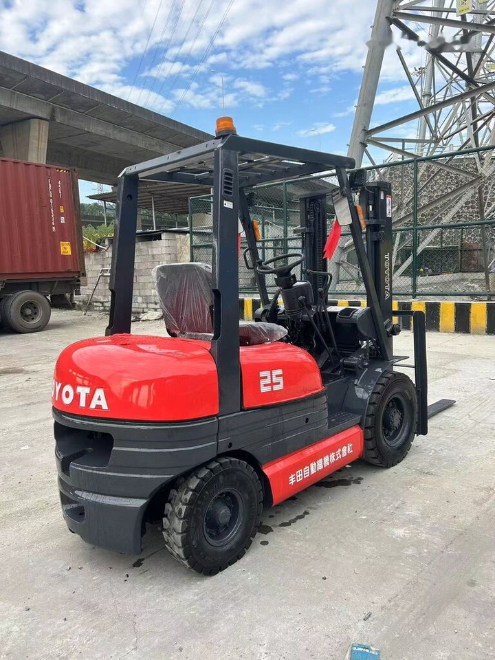 Toyota FD25 - Diesel forklift: picture 1 Toyota FD25 - Diesel forklift: picture 1