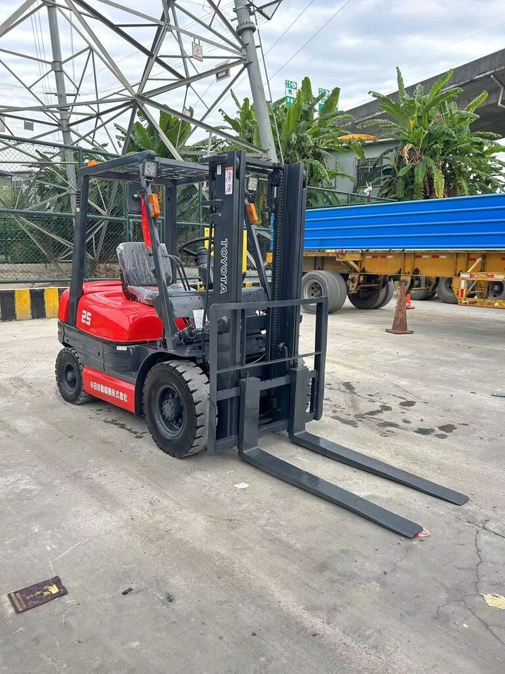 Toyota FD25 - Diesel forklift: picture 2 Toyota FD25 - Diesel forklift: picture 2
