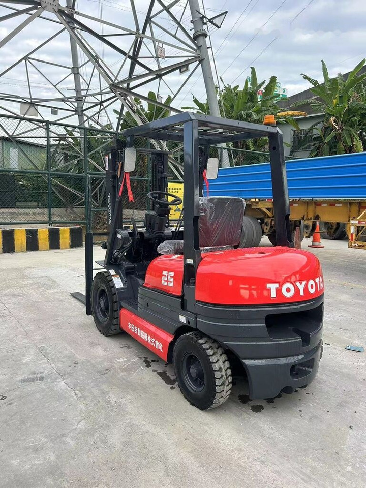 Toyota FD25 - Diesel forklift: picture 3 Toyota FD25 - Diesel forklift: picture 3