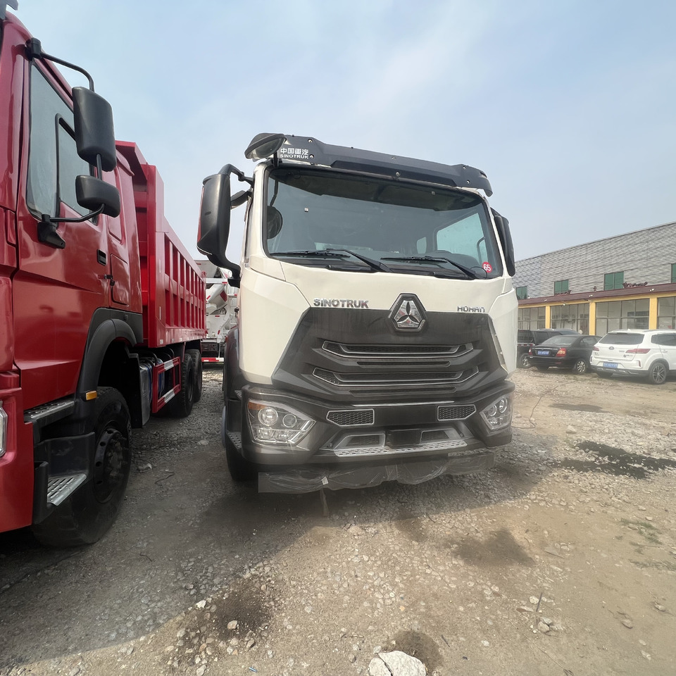 SINOTRUK HOHAN tralier head - Tractor unit: picture 3 SINOTRUK HOHAN tralier head - Tractor unit: picture 3