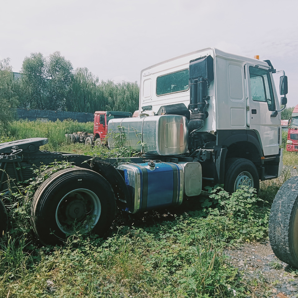 SINOTRUK HOWO - Tractor unit: picture 4 SINOTRUK HOWO - Tractor unit: picture 4