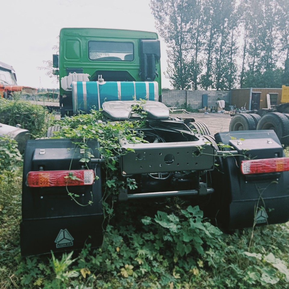 Tractor unit SINOTRUK HOWO: picture 6