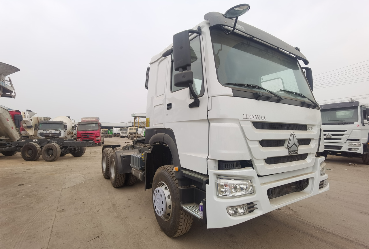 SINOTRUK HOWO trailer head - Tractor unit: picture 1 SINOTRUK HOWO trailer head - Tractor unit: picture 1