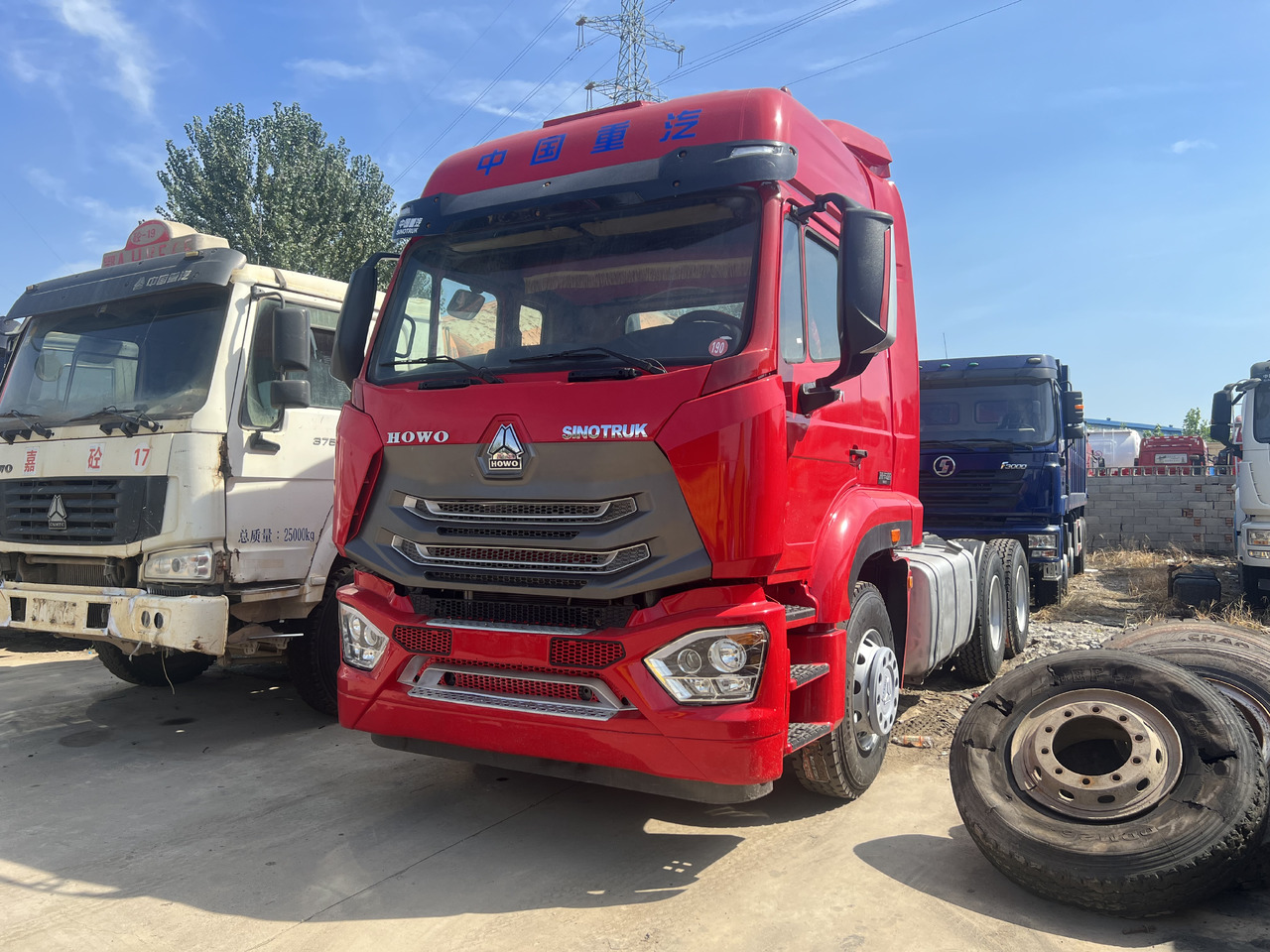 SINOTRUK HOWO trailer head - Tractor unit: picture 1 SINOTRUK HOWO trailer head - Tractor unit: picture 1