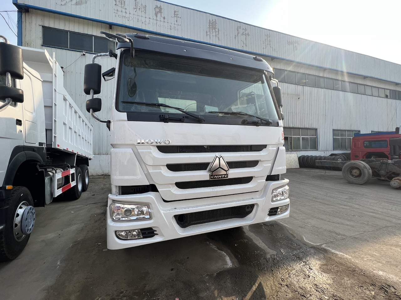 SINOTRUK HOWO tralier head - Tractor unit: picture 3 SINOTRUK HOWO tralier head - Tractor unit: picture 3