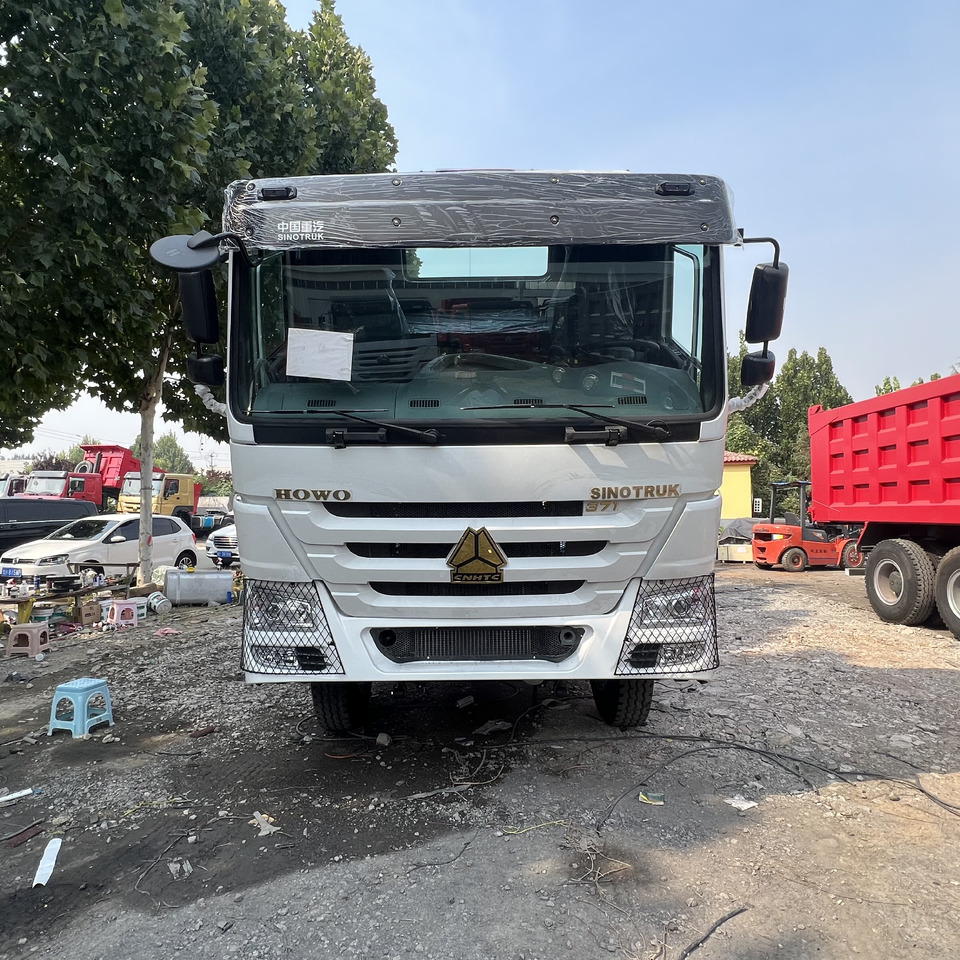 SINOTRUK HOWO tralier head - Tractor unit: picture 4 SINOTRUK HOWO tralier head - Tractor unit: picture 4