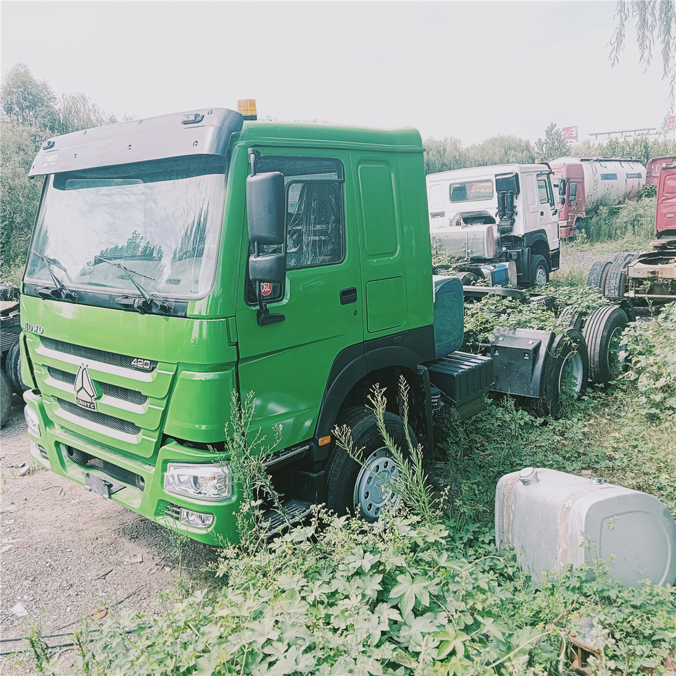 SINOTRUK HOWO tralier head - Tractor unit: picture 2 SINOTRUK HOWO tralier head - Tractor unit: picture 2