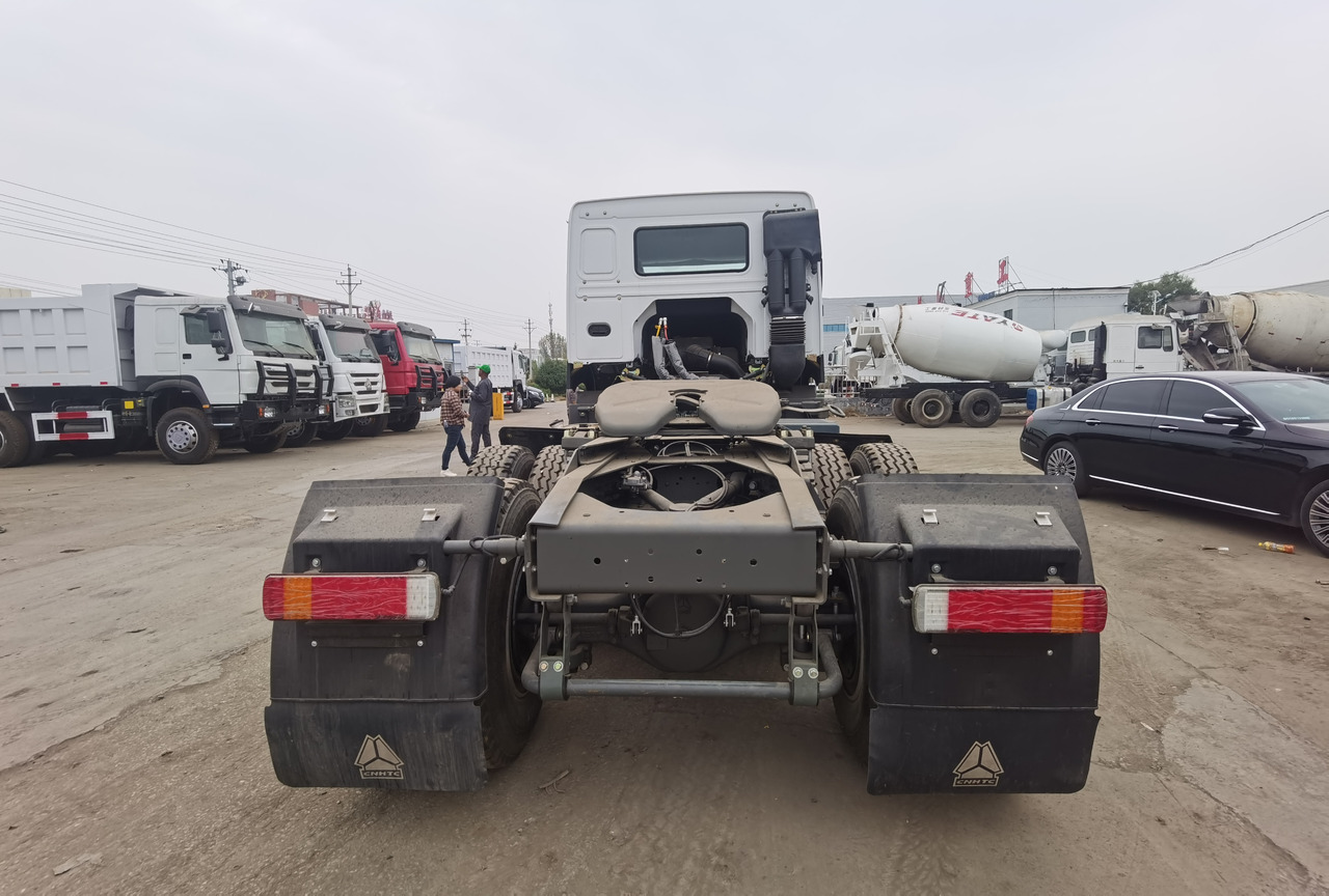 SINOTRUK Howo trailer head - Tractor unit: picture 3 SINOTRUK Howo trailer head - Tractor unit: picture 3