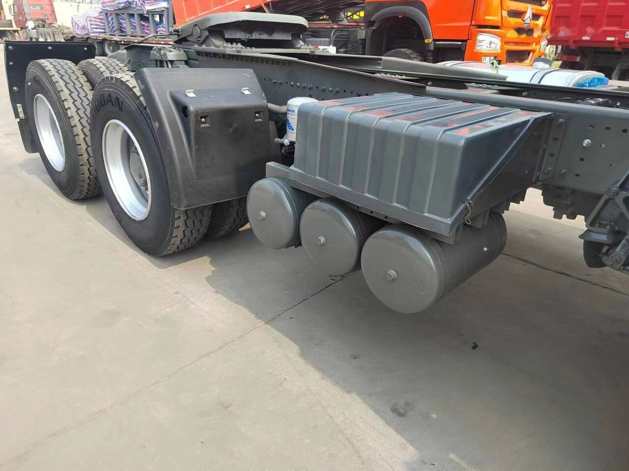 Tractor unit Sinotruk Howo 420: picture 6