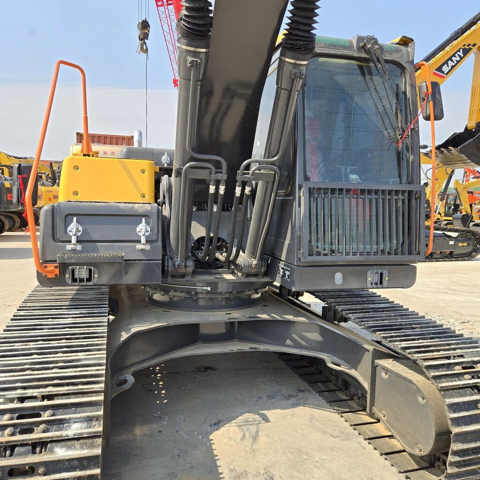 Crawler excavator Volvo EC210: picture 10