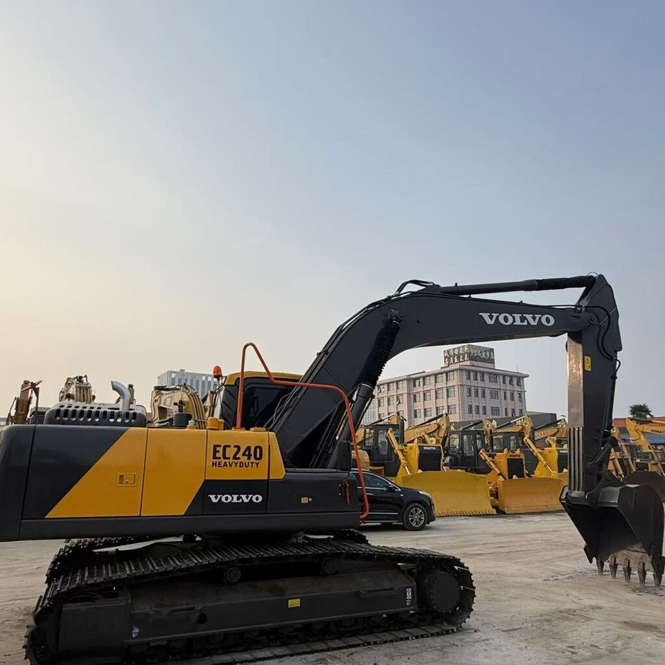 Volvo EC240 - Crawler excavator: picture 2 Volvo EC240 - Crawler excavator: picture 2