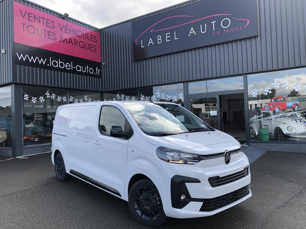 CITROEN Jumpy M 2.0 BlueHDi - 145 S&S - BV EAT8 III FOURGON . PHASE 2 - Panel van: picture 1 CITROEN Jumpy M 2.0 BlueHDi - 145 S&S - BV EAT8 III FOURGON . PHASE 2 - Panel van: picture 1