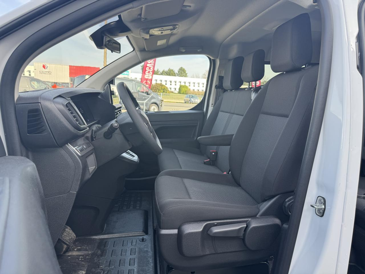 CITROEN jumpy M 2.0 HDI 180 EAT-8 CABINE APPROFONDIE 5 PLACES - Combi van: picture 5 CITROEN jumpy M 2.0 HDI 180 EAT-8 CABINE APPROFONDIE 5 PLACES - Combi van: picture 5