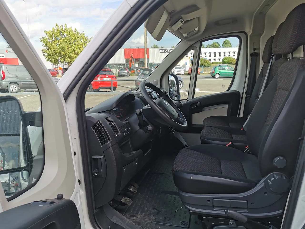 Citroen Jumper 35 L3H2 2.2 BLUEHDI 140 S&S CLUB - Panel van: picture 5 Citroen Jumper 35 L3H2 2.2 BLUEHDI 140 S&S CLUB - Panel van: picture 5