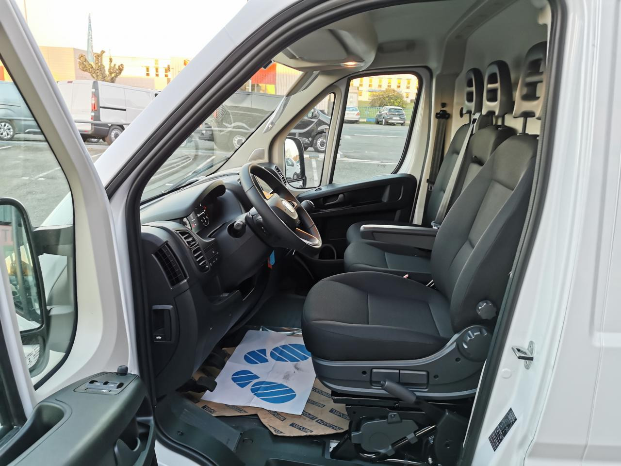 FIAT Ducato Tôlé Maxi 3.5 XL H2 2.2 - 140 S&S III FOURGON TOLE Fourgon Tôlé - Panel van: picture 5 FIAT Ducato Tôlé Maxi 3.5 XL H2 2.2 - 140 S&S III FOURGON TOLE Fourgon Tôlé - Panel van: picture 5