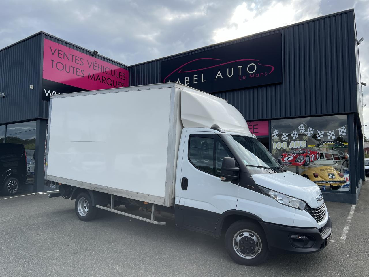 IVECO Daily 35C16 CAISSE HAYON 20M3 RJ 3.0L 160CH - Box van: picture 1 IVECO Daily 35C16 CAISSE HAYON 20M3 RJ 3.0L 160CH - Box van: picture 1