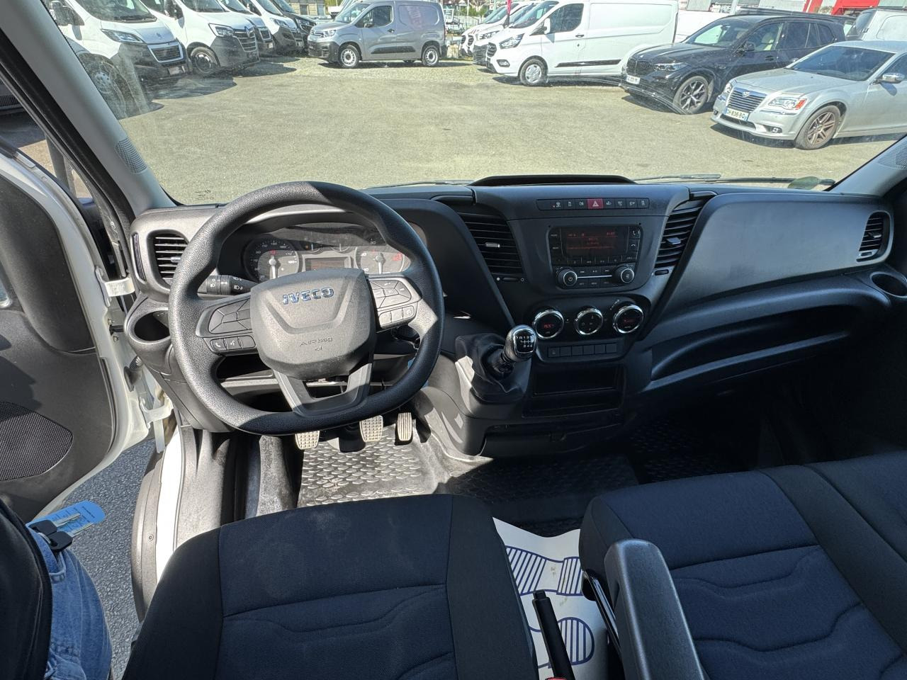 IVECO Daily 35C16 CAISSE HAYON 20M3 RJ 3.0L 160CH - Box van: picture 4 IVECO Daily 35C16 CAISSE HAYON 20M3 RJ 3.0L 160CH - Box van: picture 4