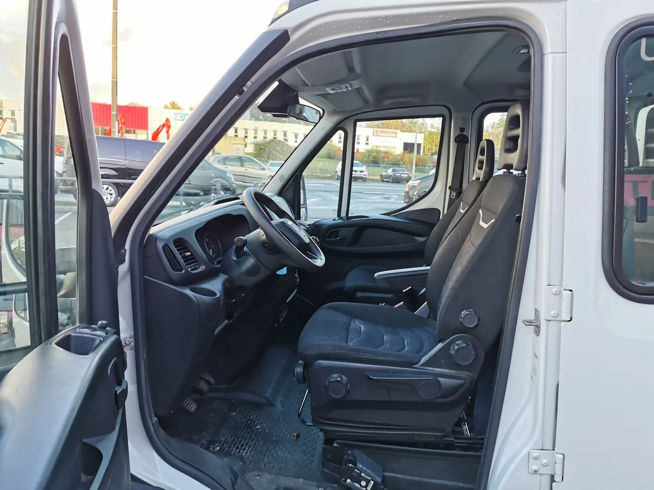 Iveco Daily 35C14 EMPATTEMENT 3750 - Tipper van: picture 5 Iveco Daily 35C14 EMPATTEMENT 3750 - Tipper van: picture 5