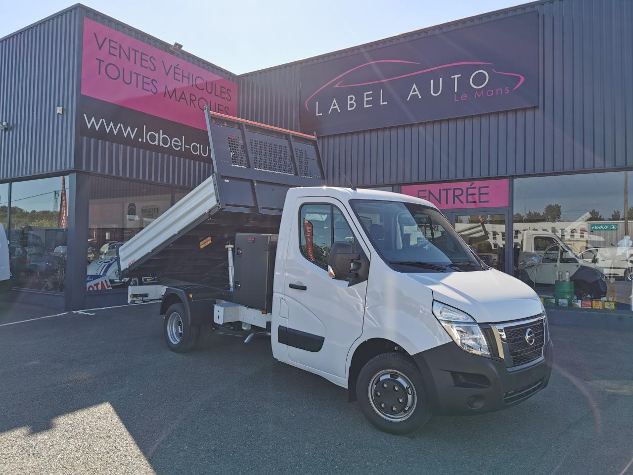 NISSAN Interstar Acenta 3.5t L3H1 2.3 dCi TT 165 - S/S II 2021 TRANSPORTS SPECIFIQUES Benne Scattolini + c - Tipper van: picture 3 NISSAN Interstar Acenta 3.5t L3H1 2.3 dCi TT 165 - S/S II 2021 TRANSPORTS SPECIFIQUES Benne Scattolini + c - Tipper van: picture 3