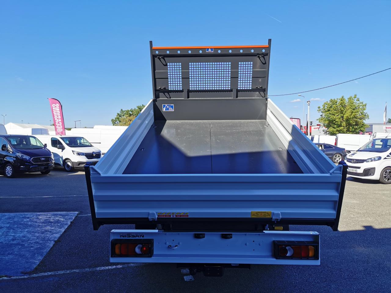 NISSAN Interstar Acenta 3.5t L3H1 2.3 dCi TT 165 - S/S II 2021 TRANSPORTS SPECIFIQUES Benne Scattolini + c - Tipper van: picture 4 NISSAN Interstar Acenta 3.5t L3H1 2.3 dCi TT 165 - S/S II 2021 TRANSPORTS SPECIFIQUES Benne Scattolini + c - Tipper van: picture 4