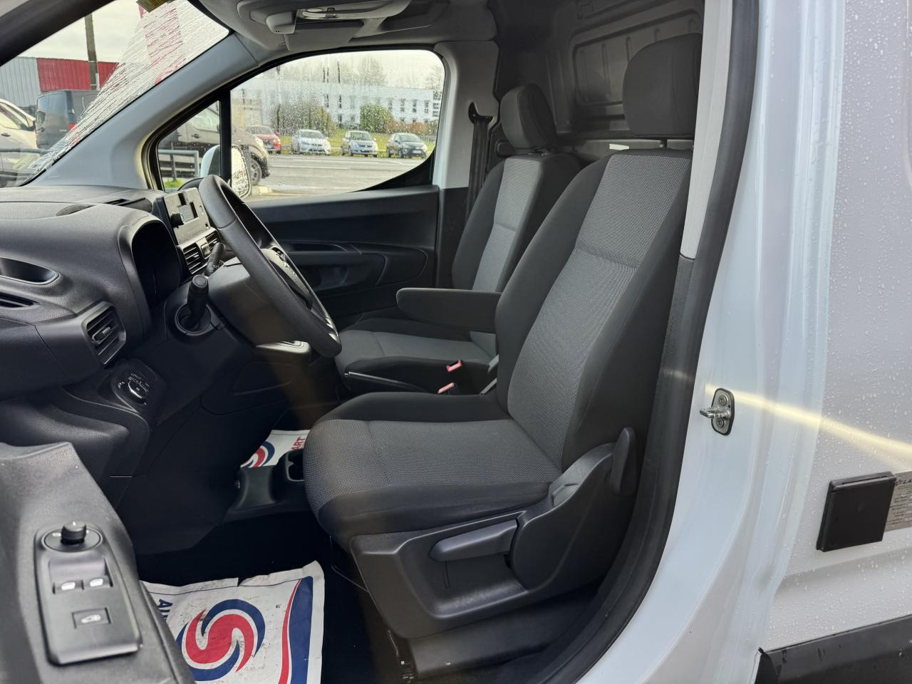 OPEL COMBO M 1.5 HDI 100CH FRIGORIFIQUE - Panel van: picture 4 OPEL COMBO M 1.5 HDI 100CH FRIGORIFIQUE - Panel van: picture 4