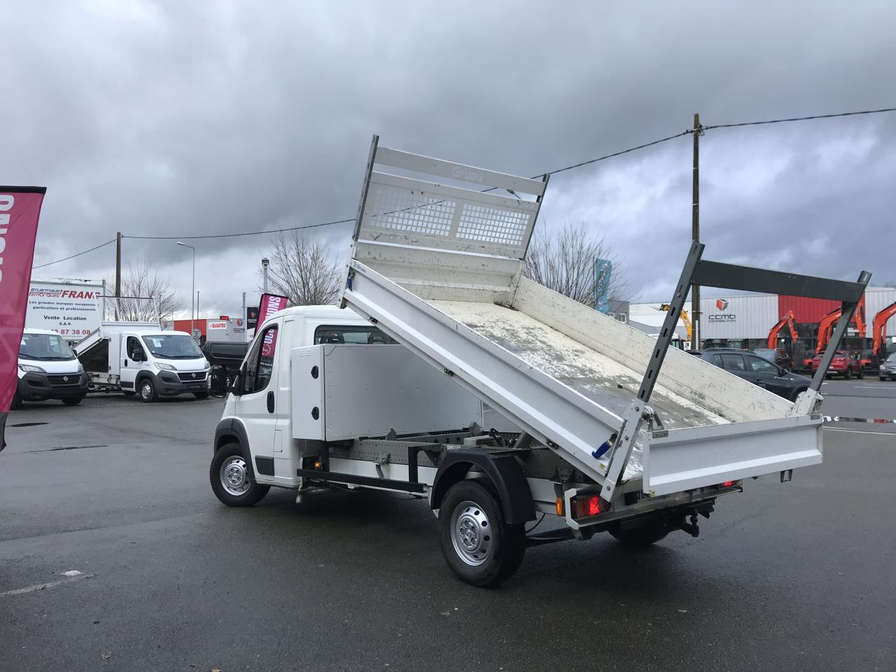 PEUGEOT BOXER 3T5 BENNE + COFFRE 2.2 HDI 165CH - Tipper van: picture 4 PEUGEOT BOXER 3T5 BENNE + COFFRE 2.2 HDI 165CH - Tipper van: picture 4
